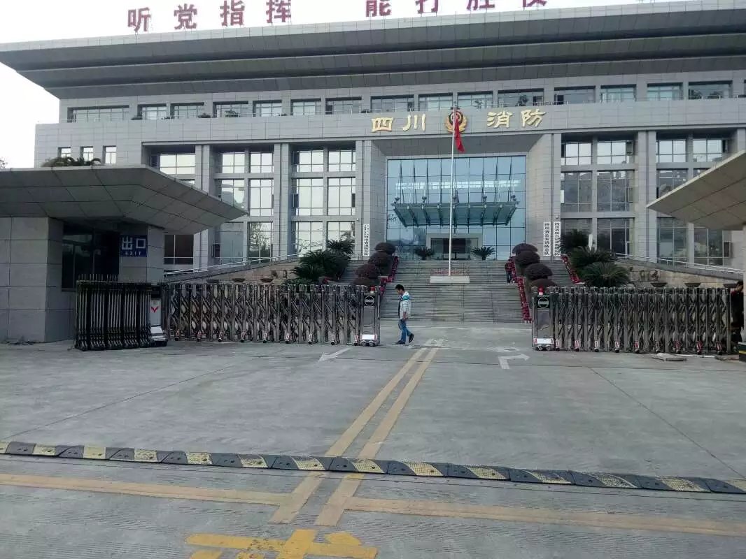 哈尔滨阿城区哈尔滨阿城区四川消防总队伸缩门